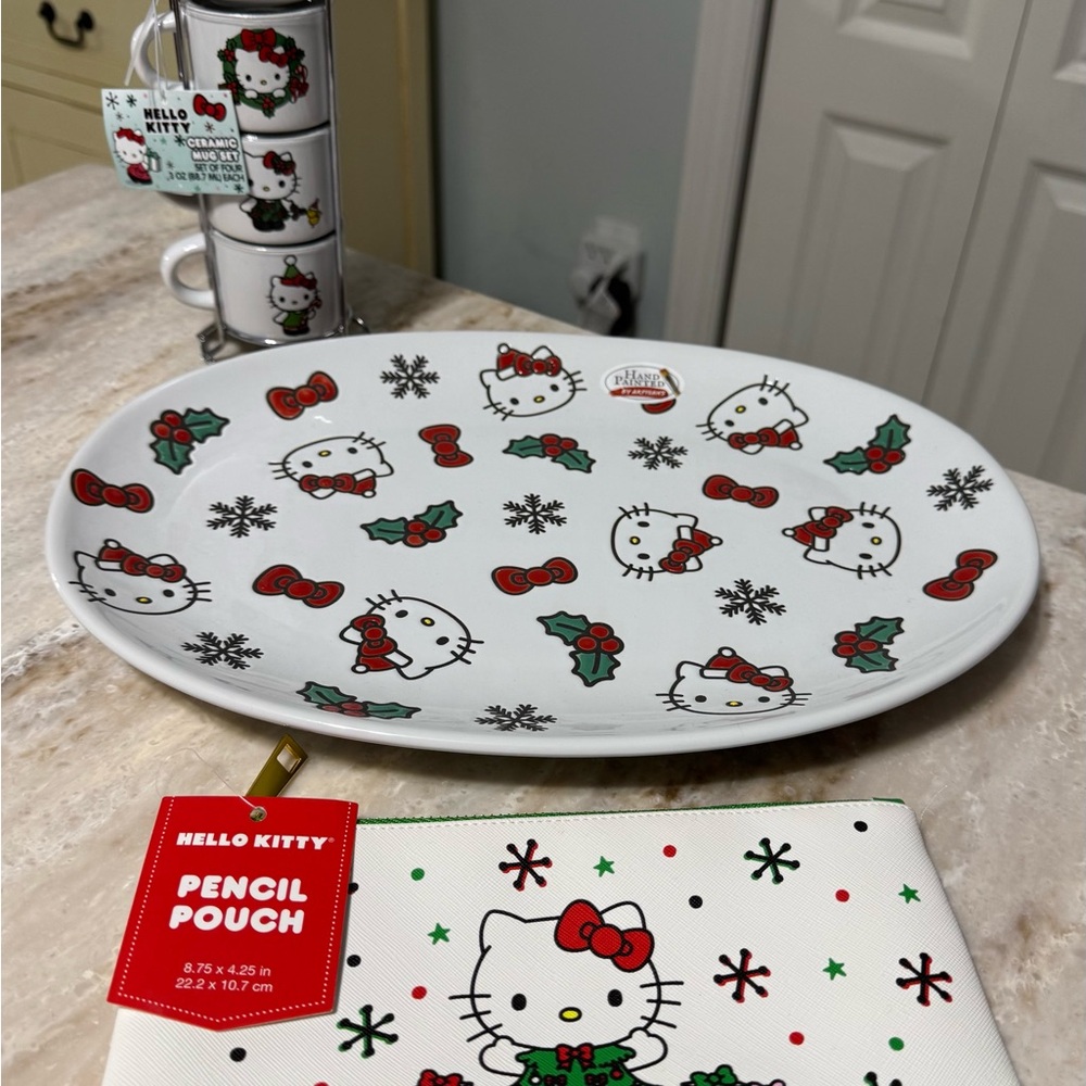 Hello Kitty Holiday Plate and Pencil Pouch Set